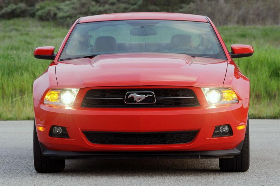  Ford Mustang V6 2011 года  (фото 20 из 93)
